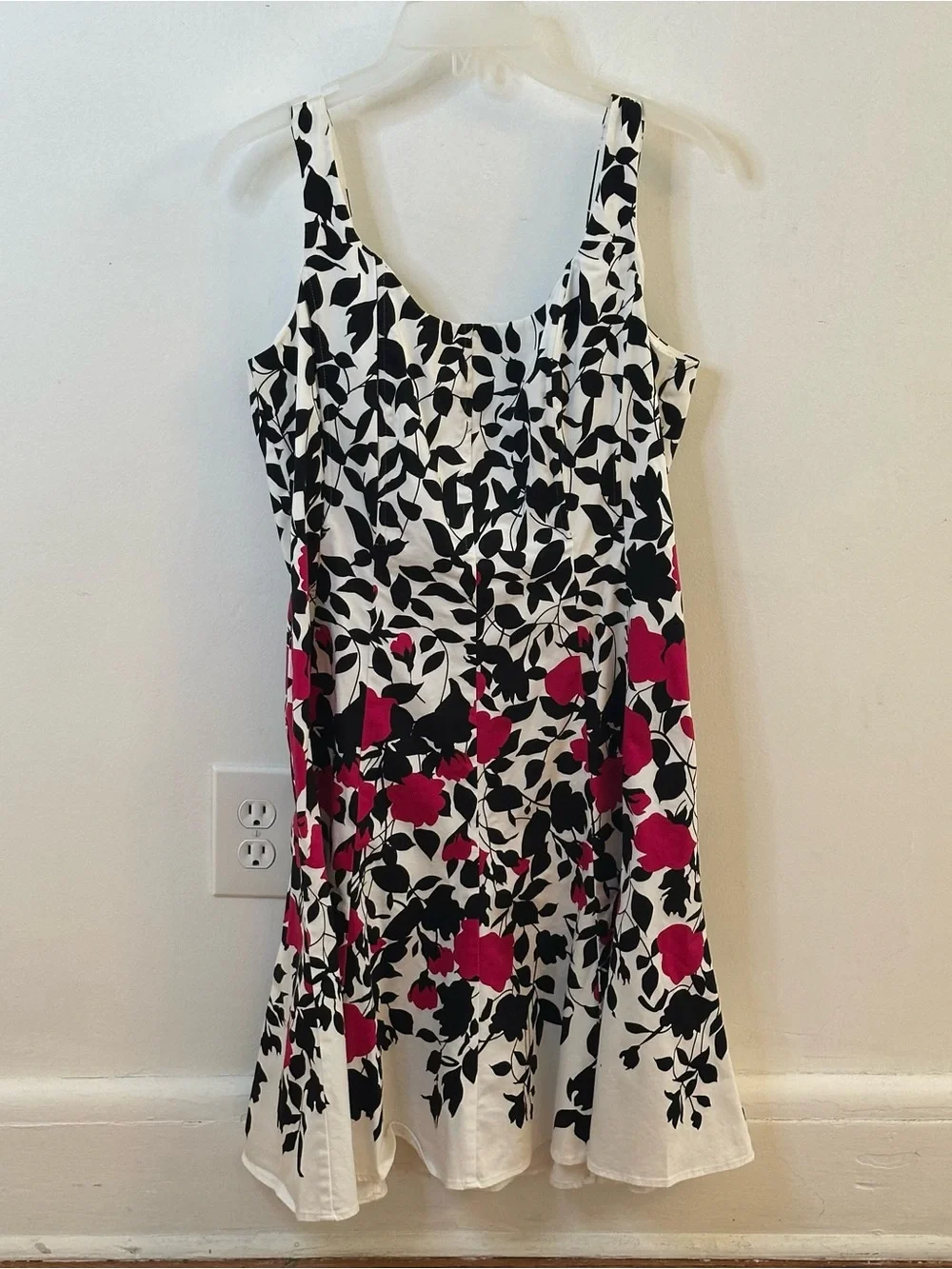 Sleeveless Floral A-Line Dress in White, Black & Fuchsia, Size 12 Boho Nine West